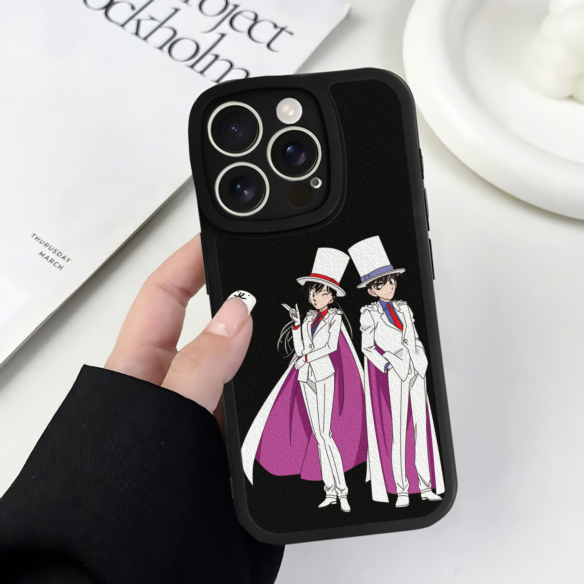 （画像用） 名探偵コナン くろば かいと Detective Conan Kuroba Kaito 【iPhone 16シリーズ対応】シリコンスマホケース（レザー調） 材質：シリコン